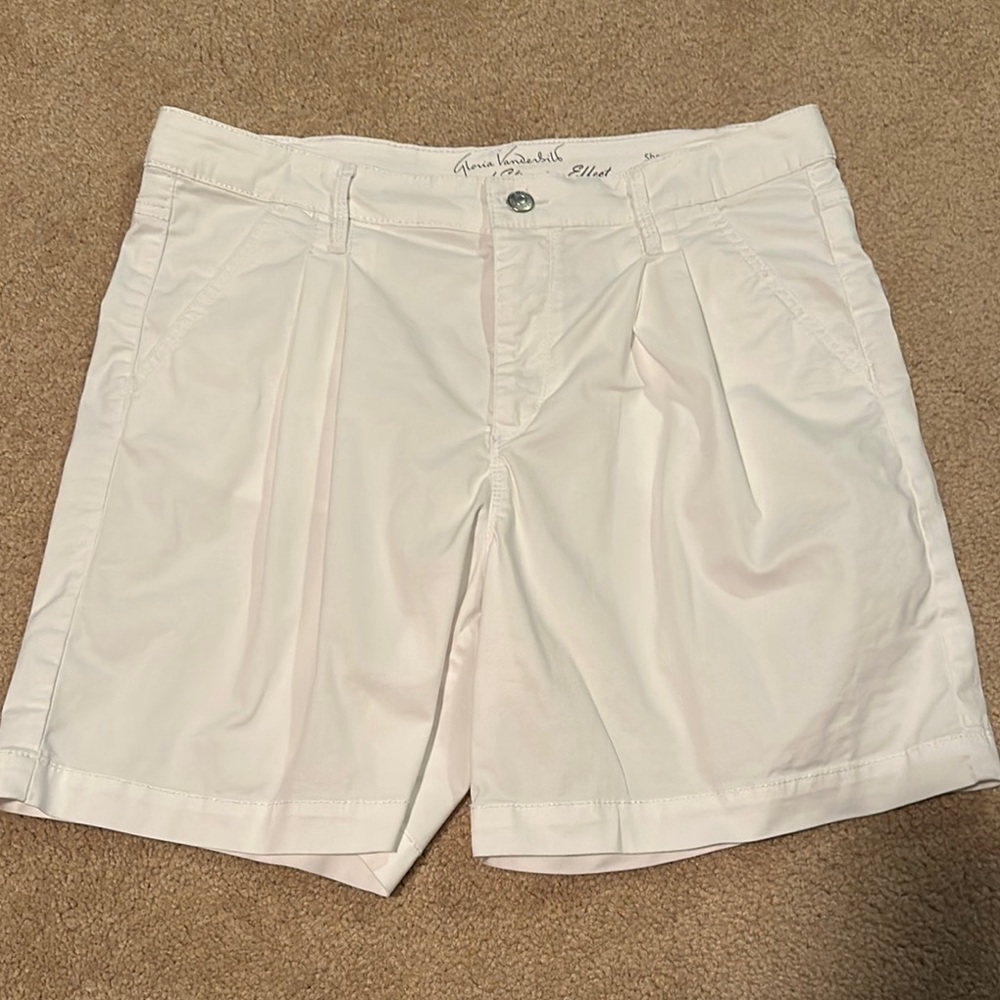 Gloria Vanderbilt White Slimming Shorts